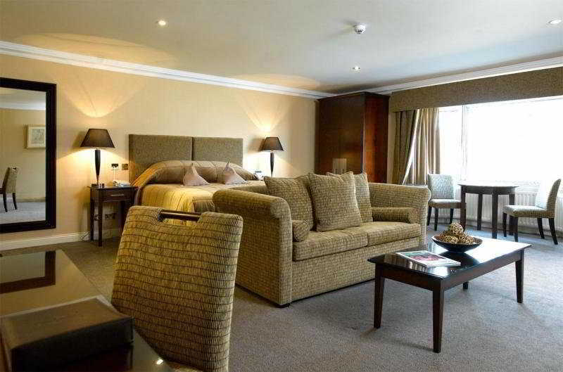 Mar Hall Golf & Spa Resort Bishopton  Zimmer foto A suite at the hotel
